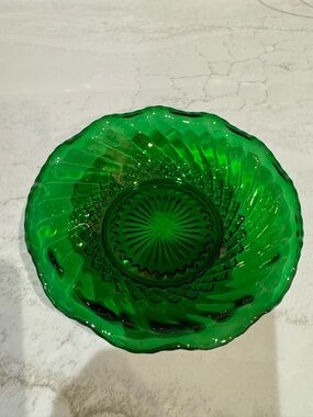Anchor Hocking Emerald Green Glass Diamond Ruffle Candy dish